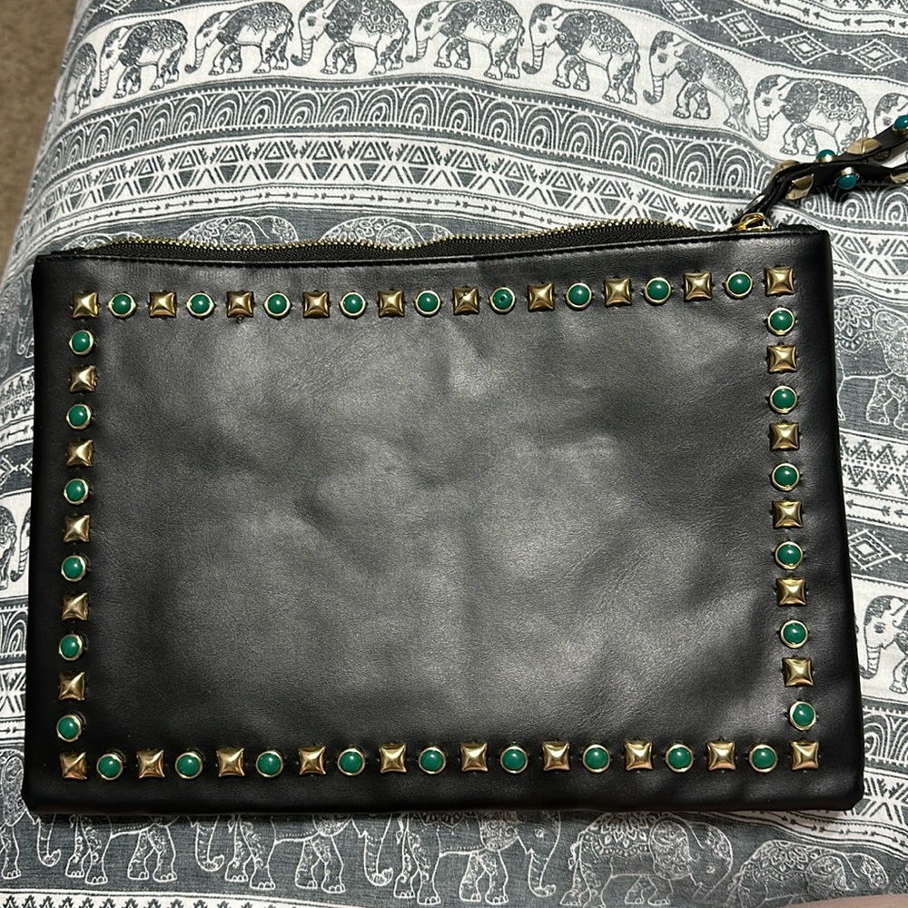 Studded clutch